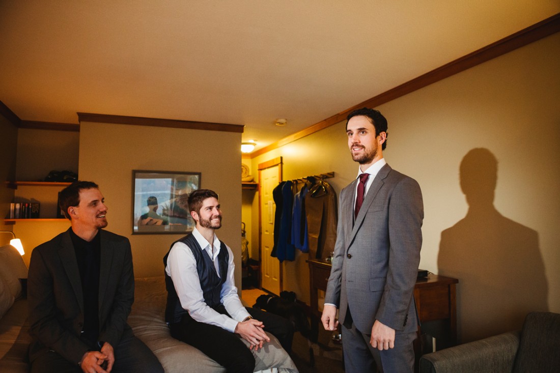 groom and best man chatting in their preparation room